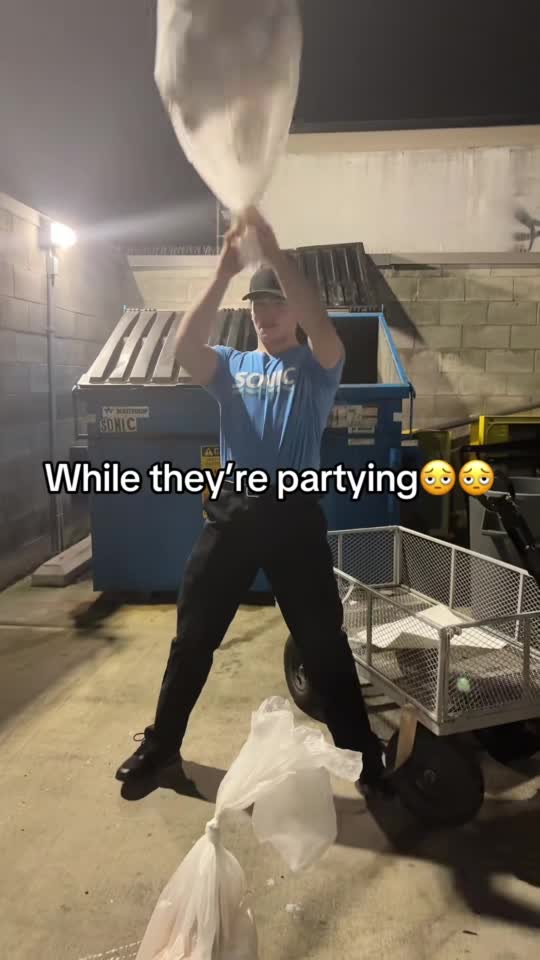 @itsjus_parker: Trash bags into the dumpster